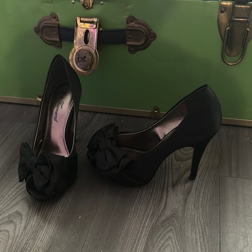 Elegant Black Heels with Bow by Forever Link